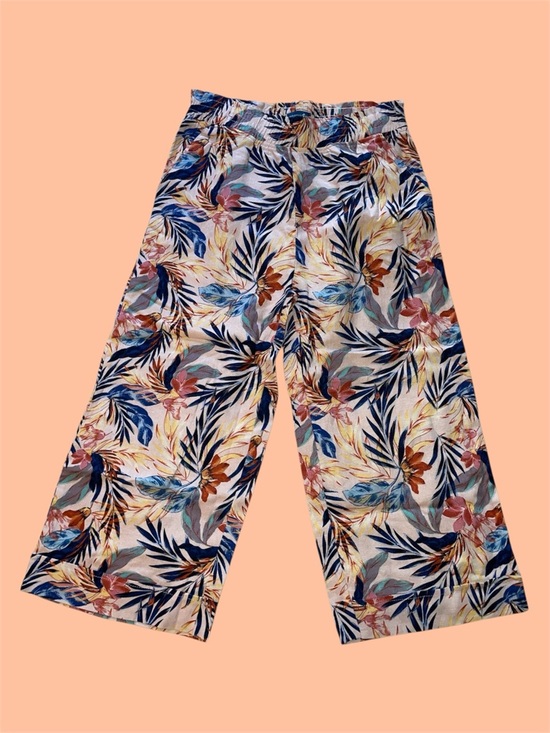 Caribbean Joe Pants - Caribbean Joe Multicolor Floral and Fern Patterned‎ Capris